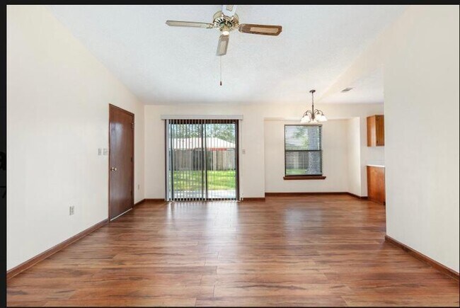 Building Photo - 413 Joellen Ln