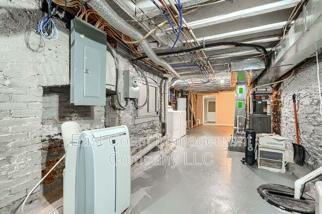 Building Photo - 2826 Huntingdon Ave