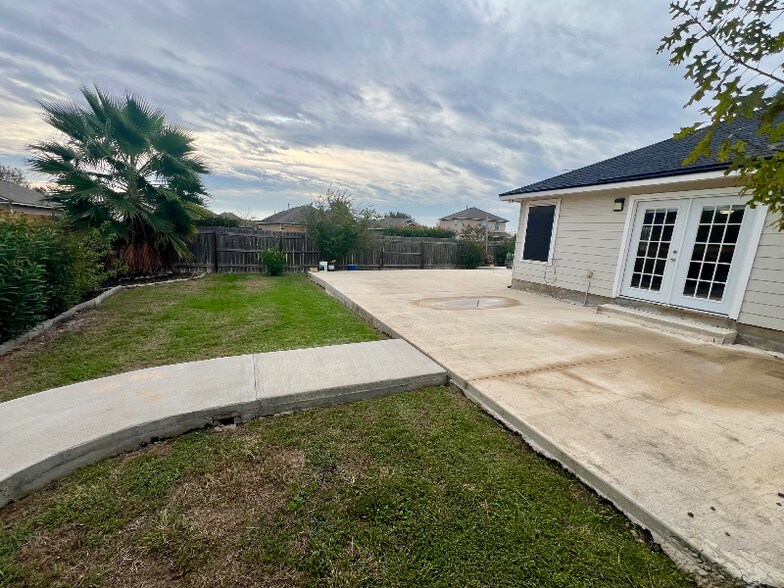 Building Photo - 6947 Lunar Way