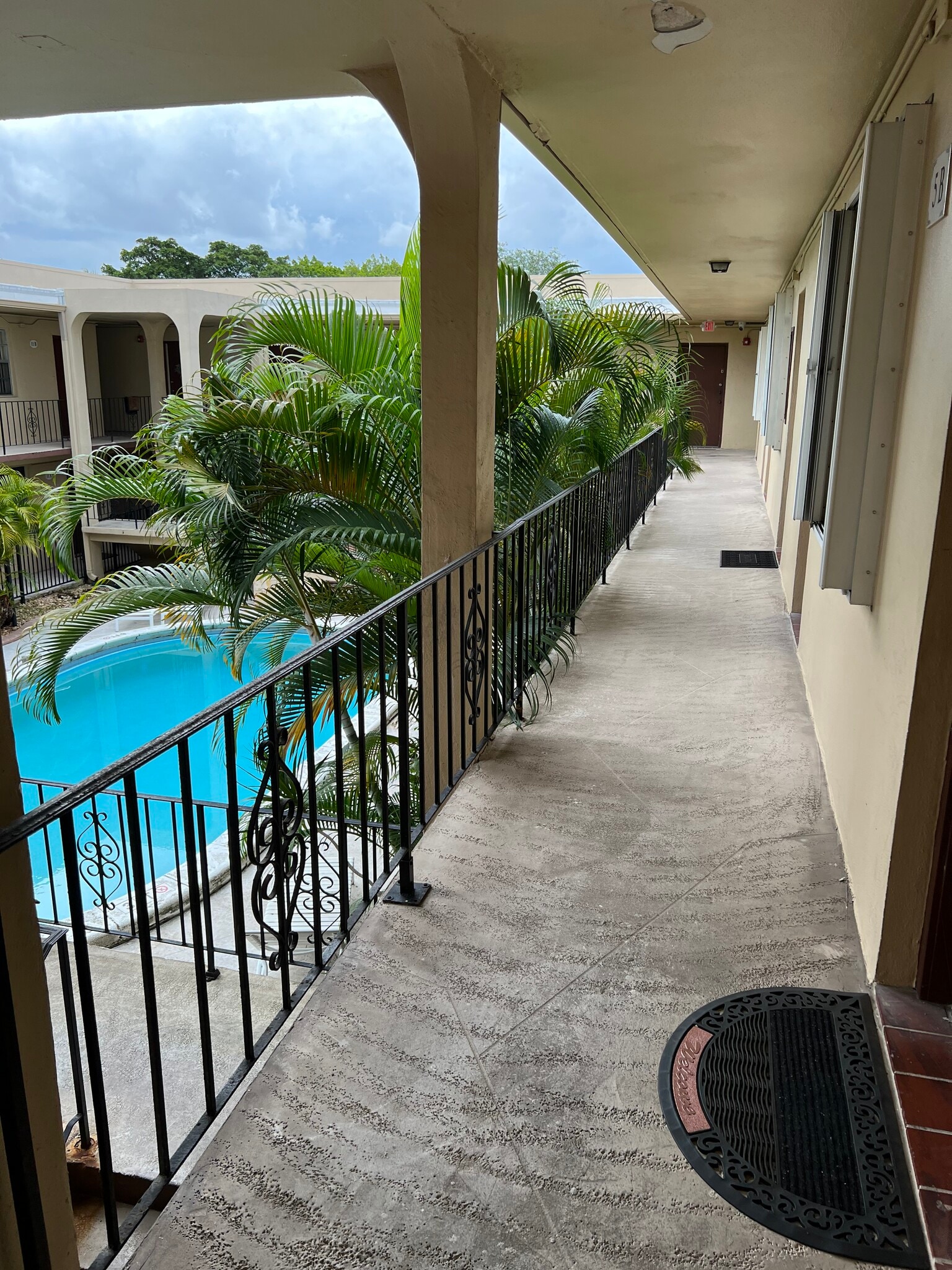 Building Photo - 465 S Royal Poinciana Blvd