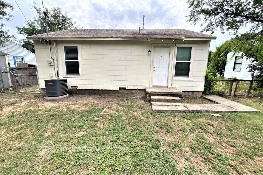 Building Photo - 5101 Royal Dr