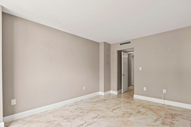 Building Photo - 4200 N Ocean Dr