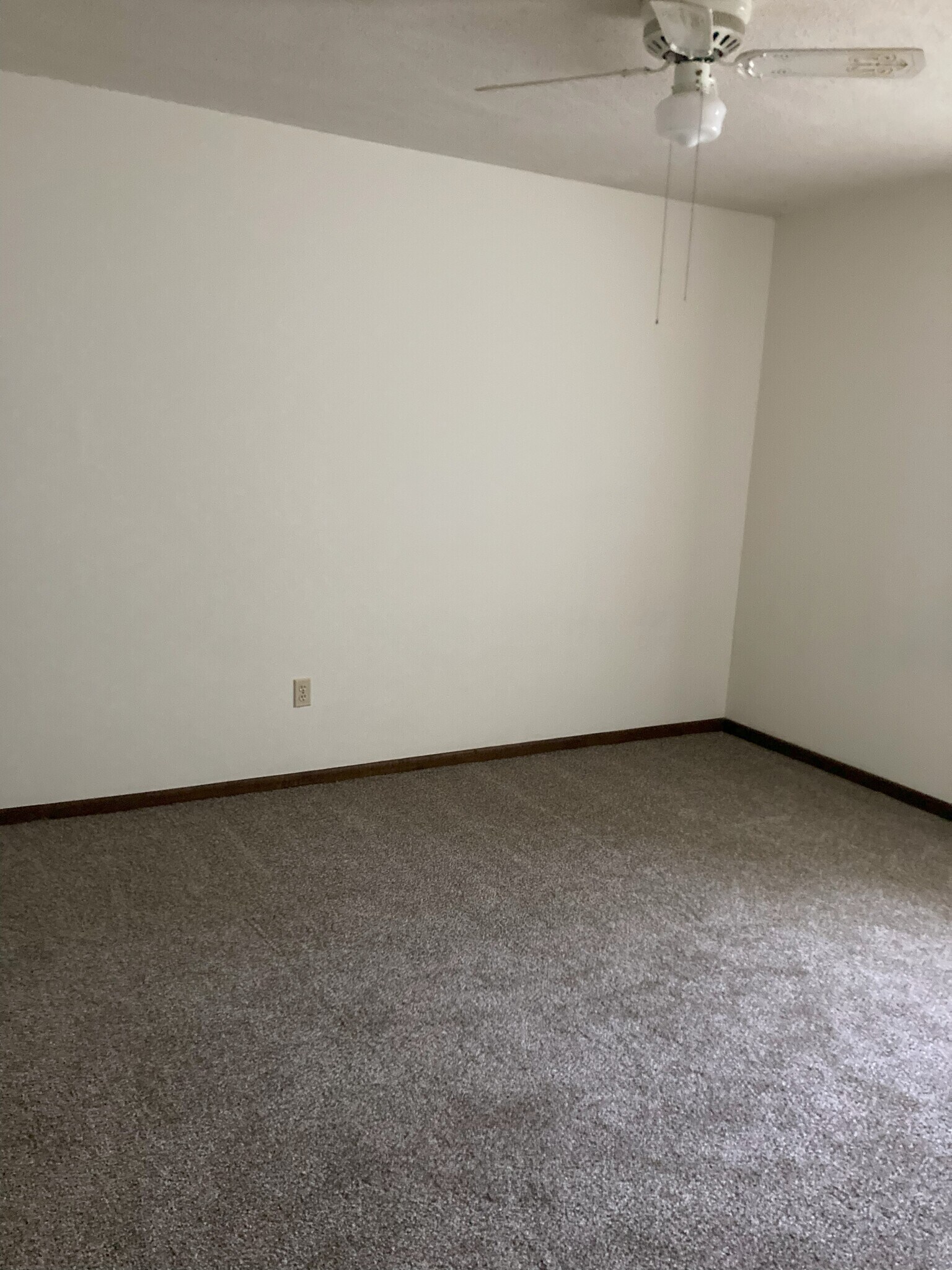 Building Photo - 1616 Garden Dr