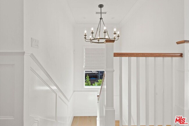 Building Photo - 1153 S Clark Dr