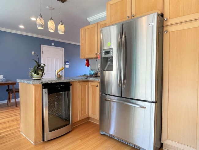 Building Photo - Gorgeous three bedroom two bathroom home with large backyard for rent!