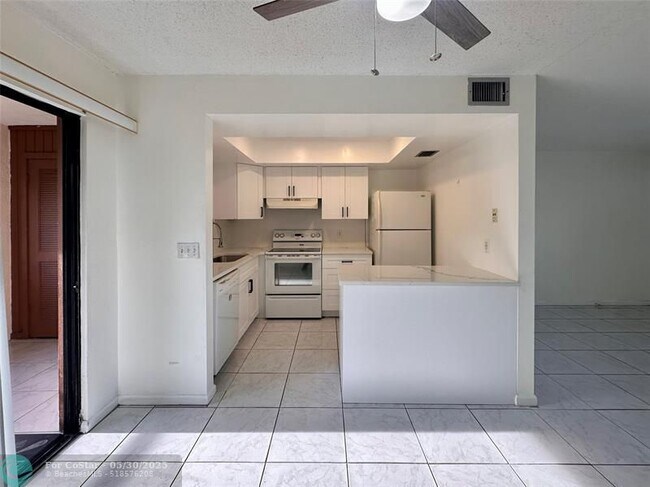 Building Photo - 4263 Oak Terrace Dr