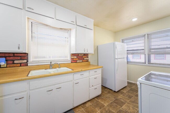 Building Photo - 6215 Independence St