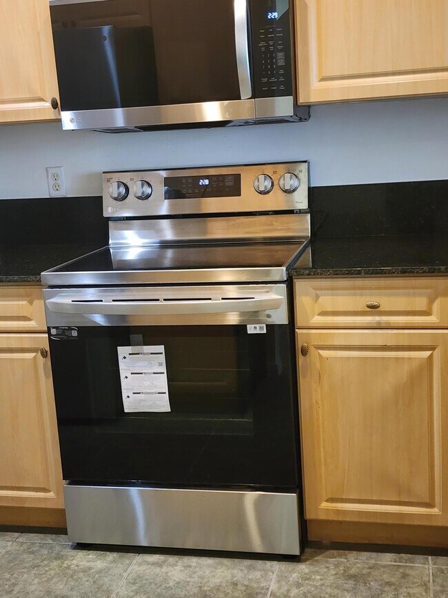 Building Photo - 6909 Blue Skies Dr