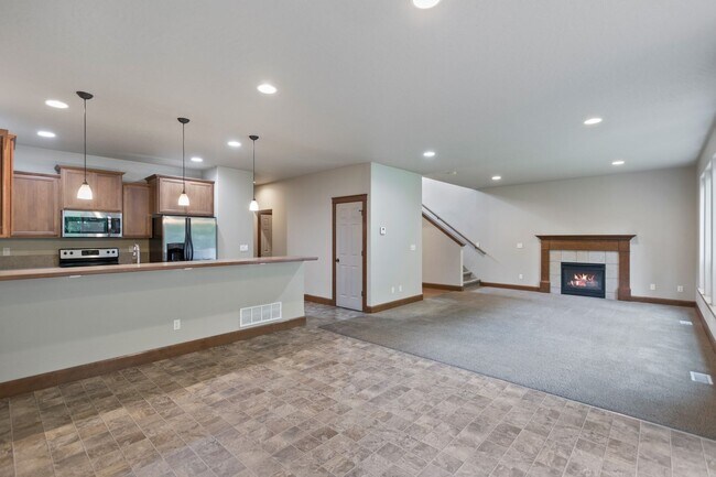 Building Photo - 10015/10017 N Whitworth Dr