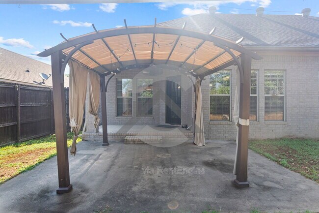 Building Photo - 3005 Plateau Dr