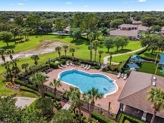 Building Photo - 4/2 in Gated Community near Tuskawilla Rd ~ Tile and Laminate Floors ~ Screened Patio ~  Communit...