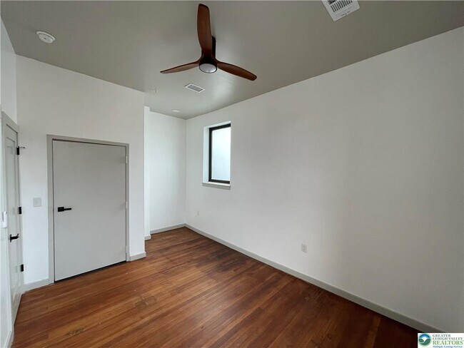 Building Photo - 711 W Chew St