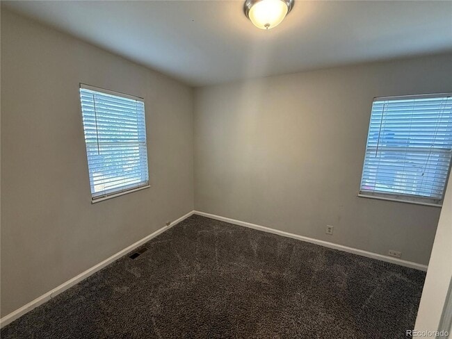 Building Photo - 1349 Kenton St
