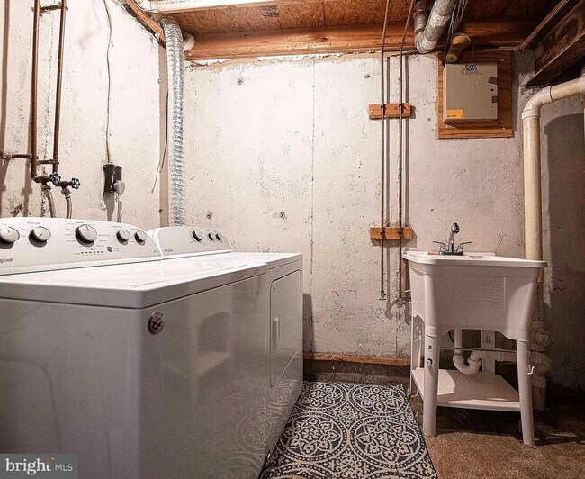 Building Photo - 133 Spruce Woods Ct