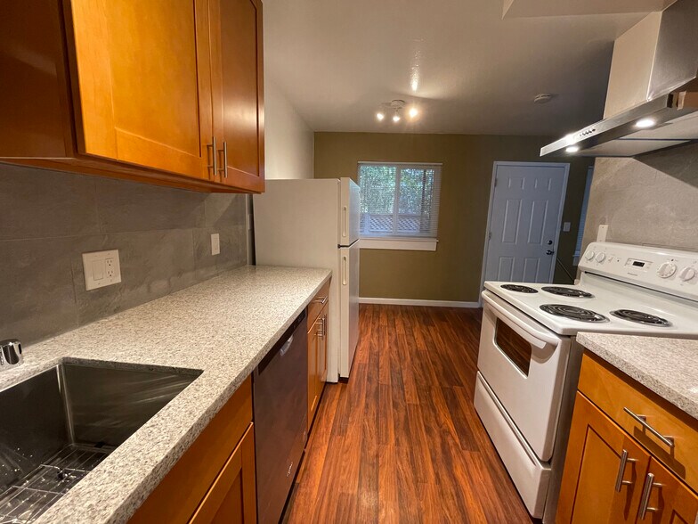 Building Photo - 2009 McGee Ave