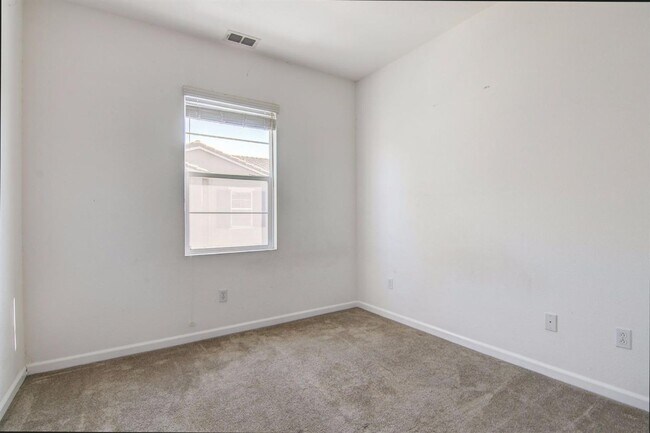 Building Photo - Beautiful 4 Bedroom, 2.5 Bath Condo for Rent in Elk Grove