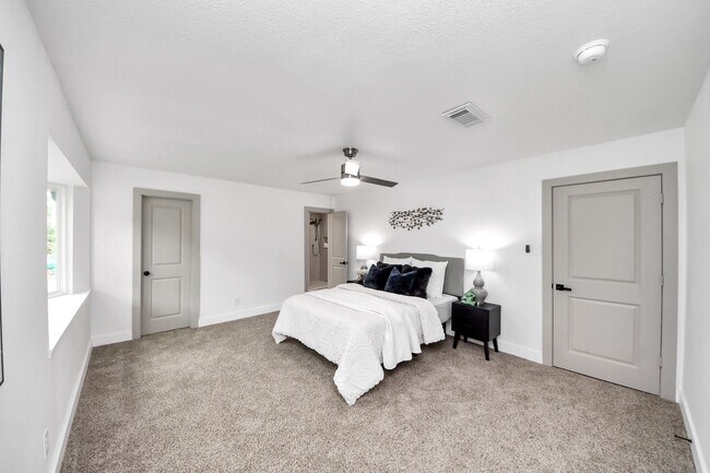 Building Photo - 5614 Oakhaven Ln