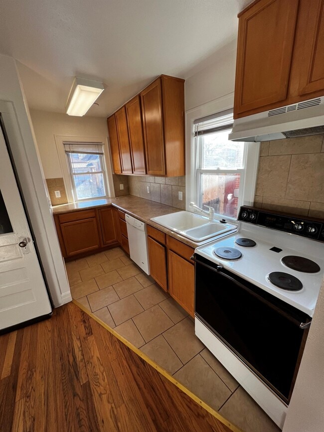 Building Photo - 2114 S Washington St