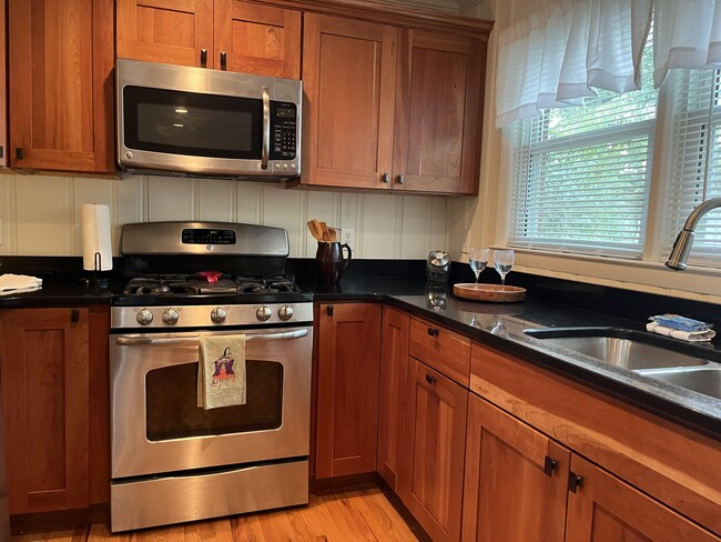 Building Photo - 461 E Boundary Ave SE