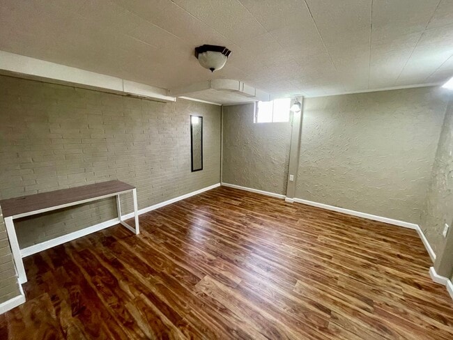 Building Photo - Sandusky Home