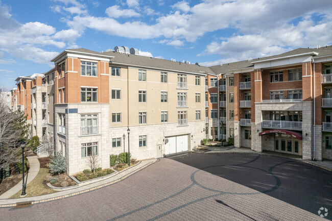 Building Photo - The Views at Hudson Pointe