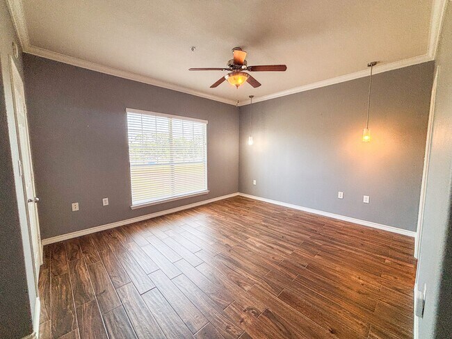 Building Photo - 9200 Westheimer Rd