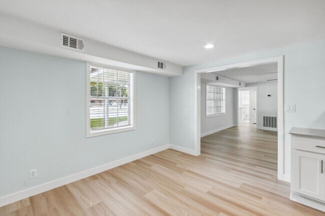 Building Photo - Small Duplex on Amelia Island