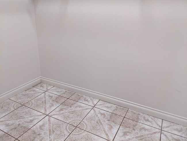 Building Photo - 8638 Rd 30