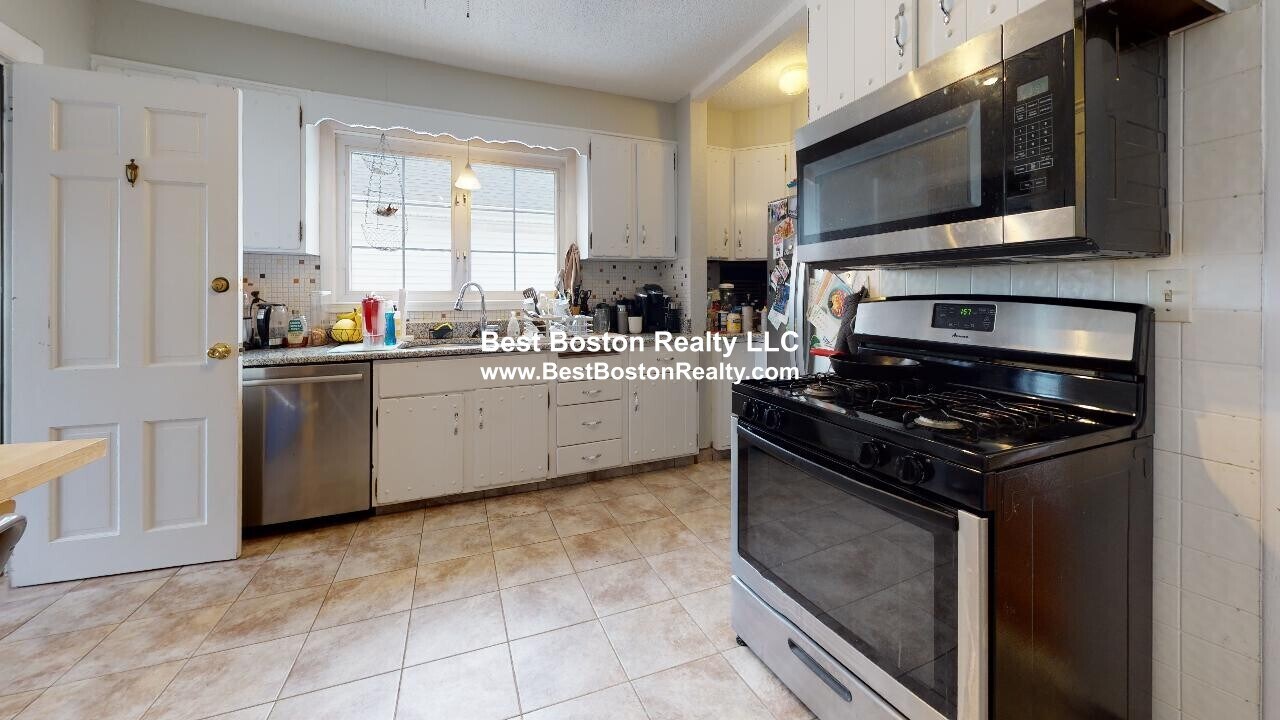 Building Photo - 38 Sterling St