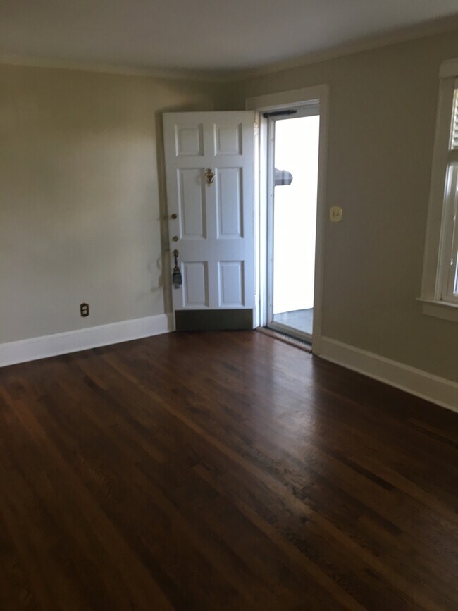 Building Photo - Greenville, 2BD/1BA, 1100SF