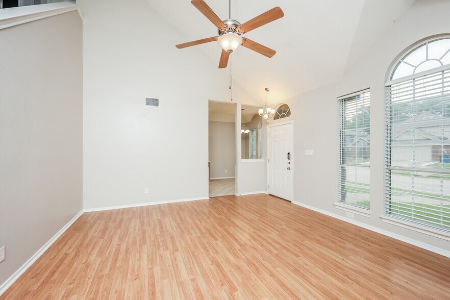 Building Photo - 1453 Ridgecreek Dr