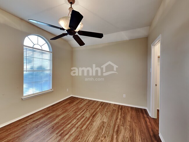 Building Photo - 3841 Chimney Rock Dr