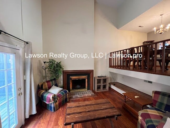 Building Photo - 2217 Jefferson St SW