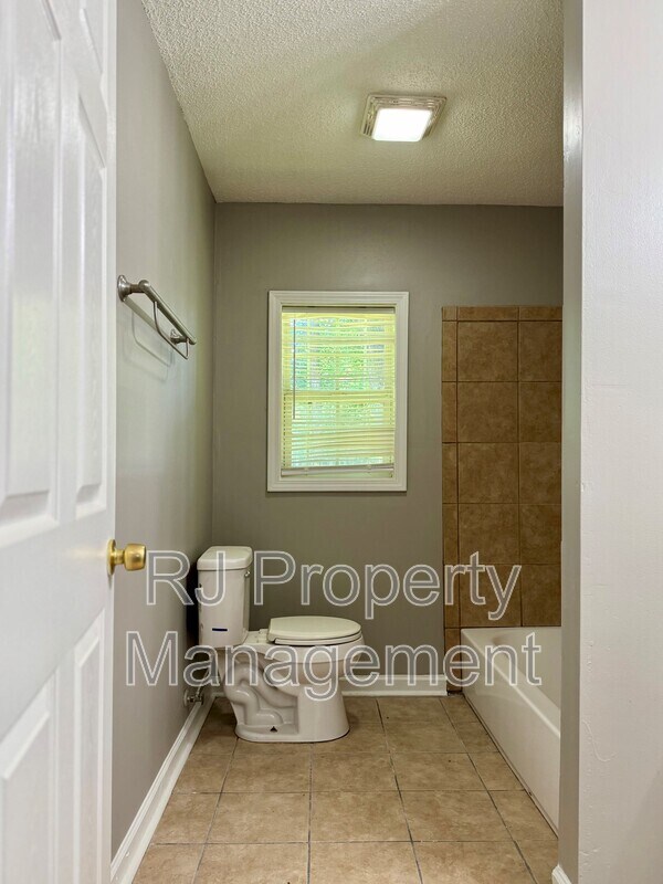 Building Photo - 3397 Farmville Rd