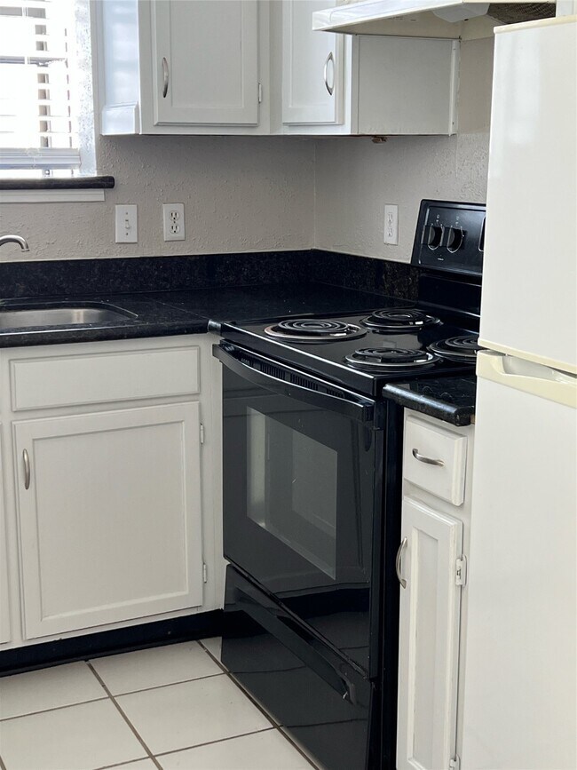 Building Photo - 7575 Cambridge St