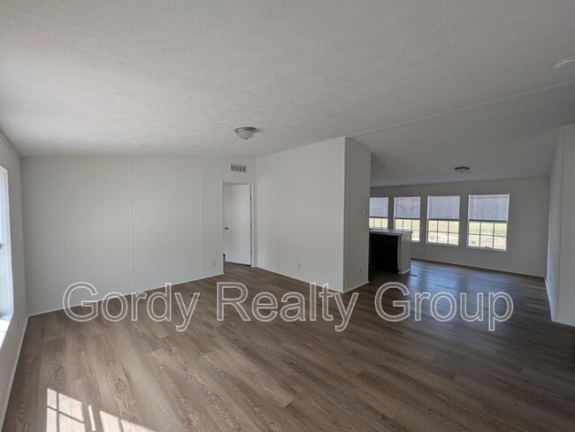 Building Photo - 812 Shelby Ave