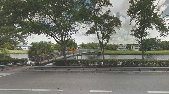 Villages At Dadeland - 7680 SW 82nd St