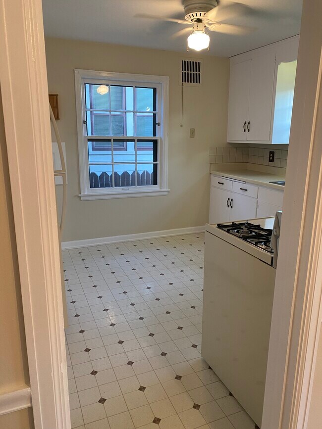 Kitchen - 6419 W Chambers St