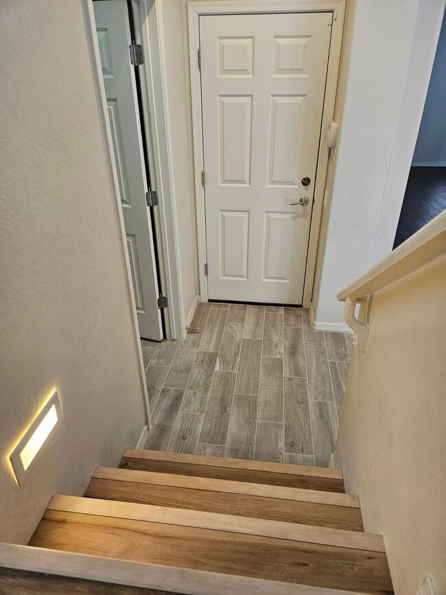 Building Photo - 2204 W Le Marche Ave