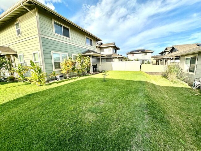 Building Photo - Beautiful Pet Friendly Home in Ewa Gentry!