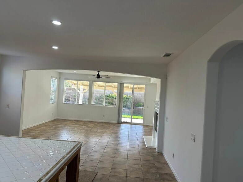 Building Photo - 40750 Hilton Head Ct