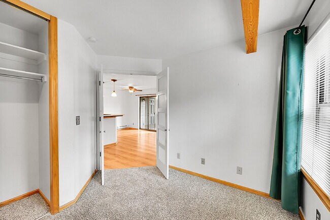 Building Photo - $2,195.00, 2 Bed 2 Bath Condo in Boulder w...