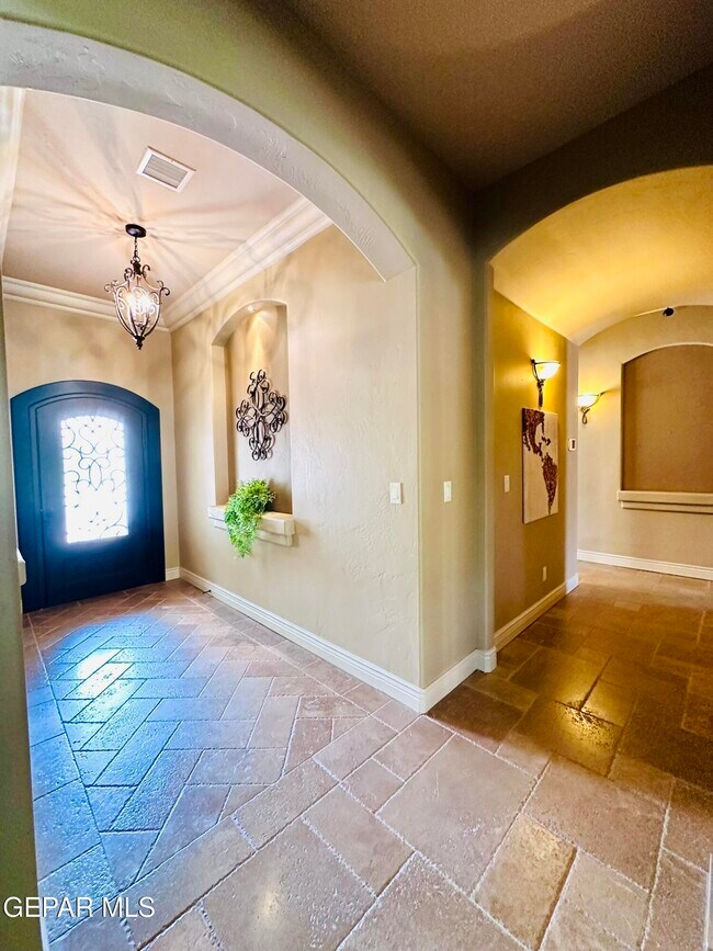 Building Photo - 6268 Wildwood Ct