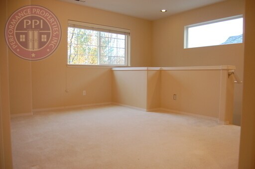 Building Photo - Contemporary Home Close to Intel & Nike!! Pet Friendly, Central Air