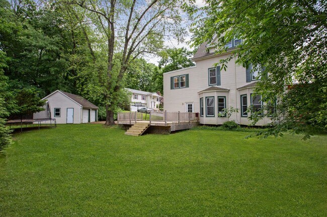 Building Photo - 48 Stelfox St