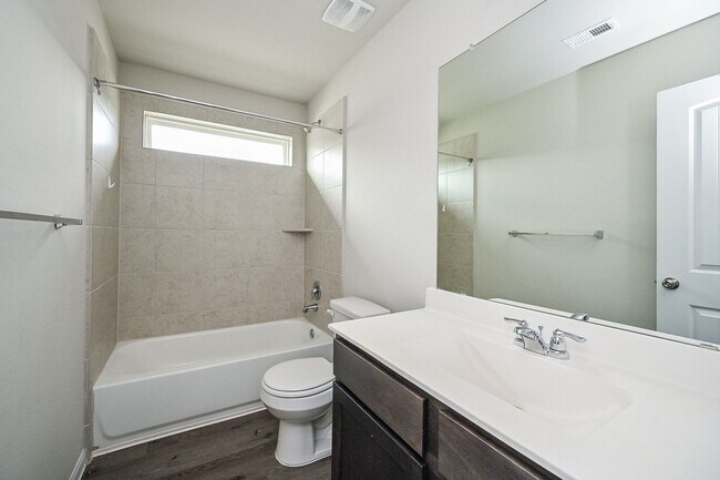 Building Photo - 2710 Hoffman Ln