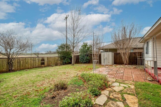 Building Photo - 104 Pinnacle Dr