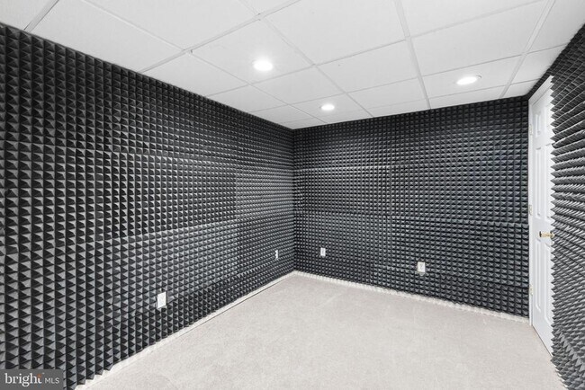 Building Photo - 219 Liberty Dr