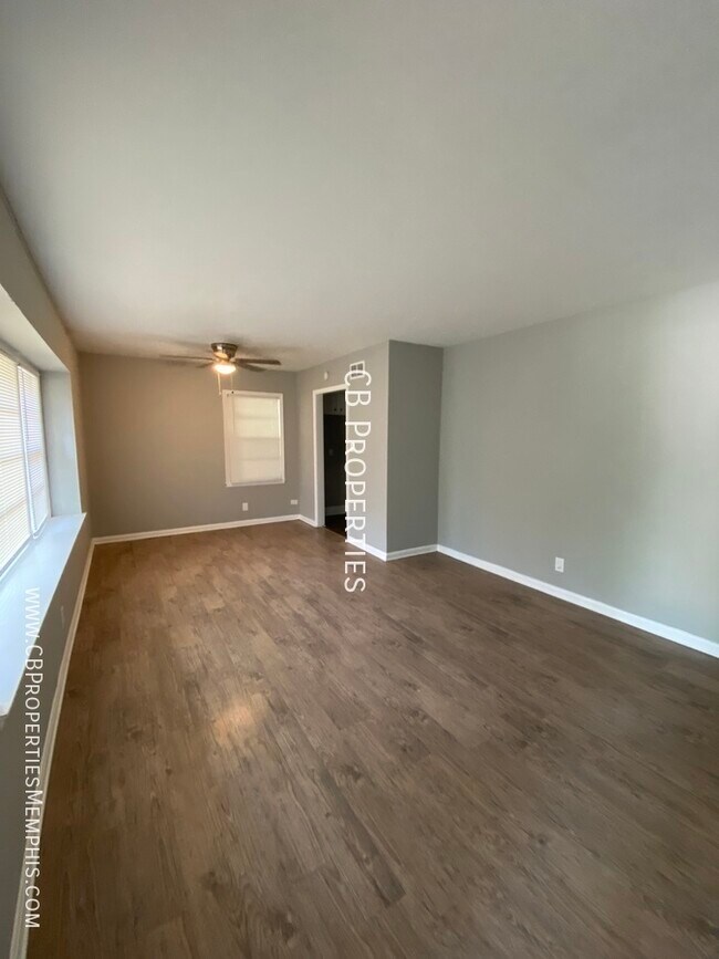 Building Photo - Move In Promos to choose from!