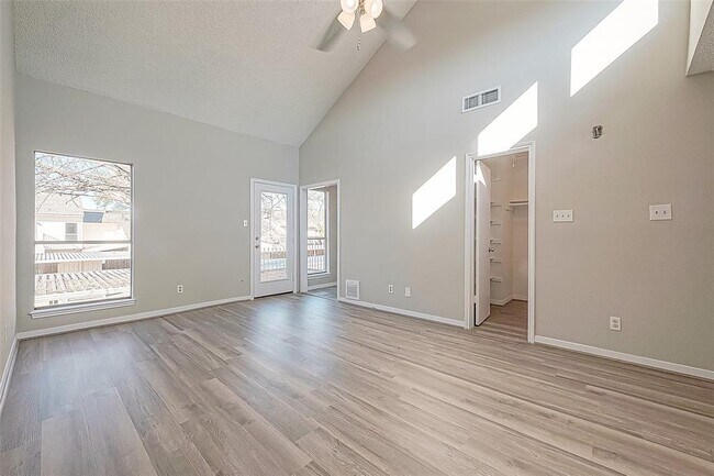 Building Photo - 9393 Westwood Village Dr